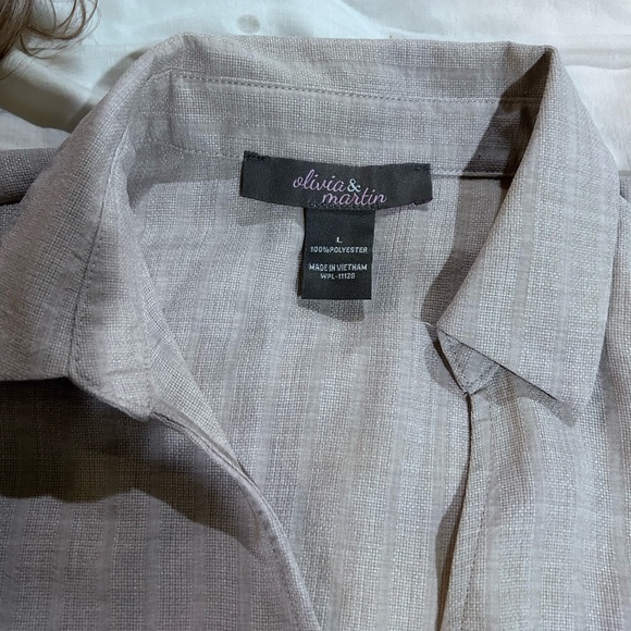 Women’s blouse, size large, beige,light weight, tie at bottom. Fake button front - Picture 2 of 4